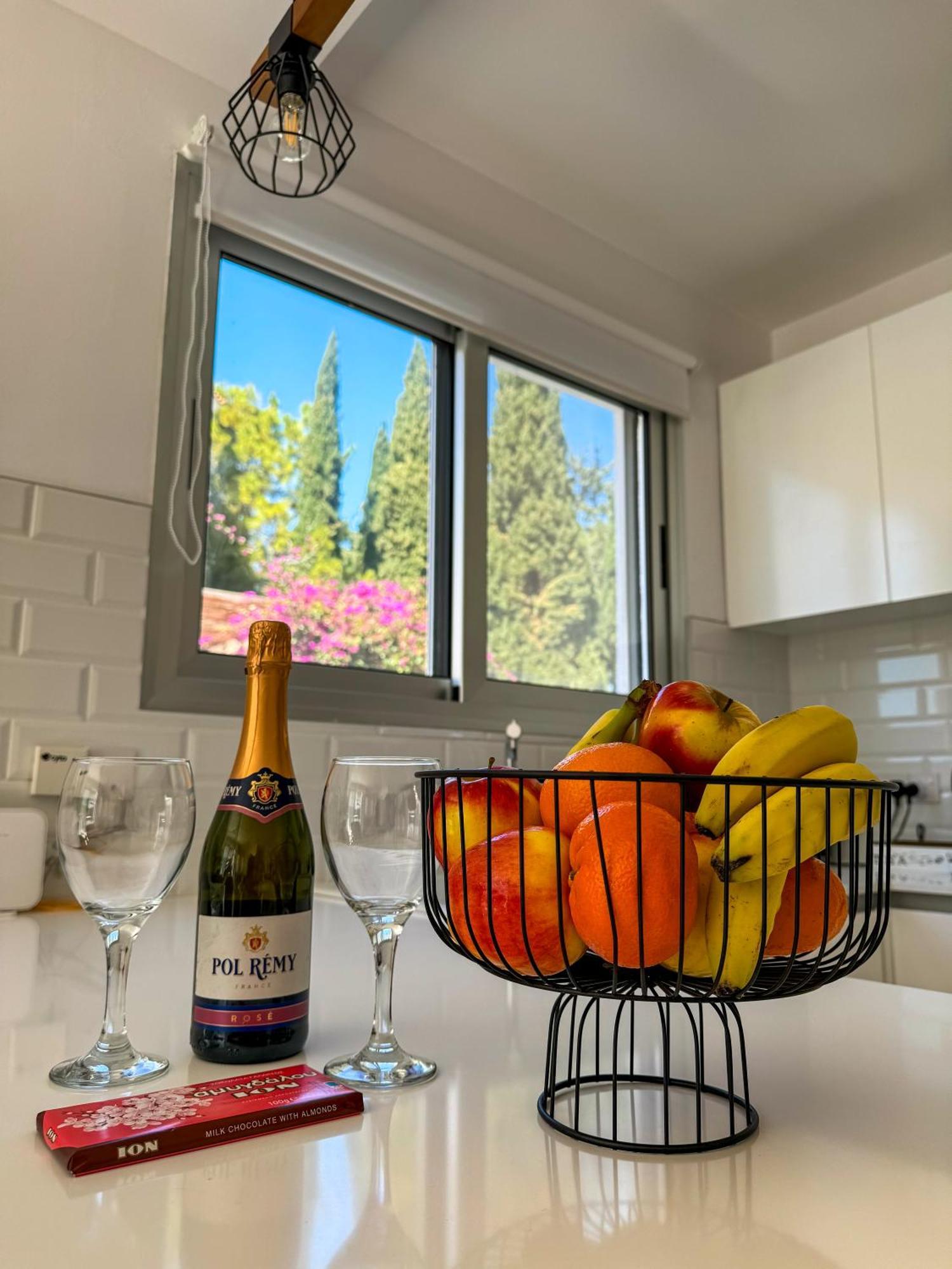 Modern 2Br Apartment With Pool, Veranda & Garden In Paphos 外观 照片