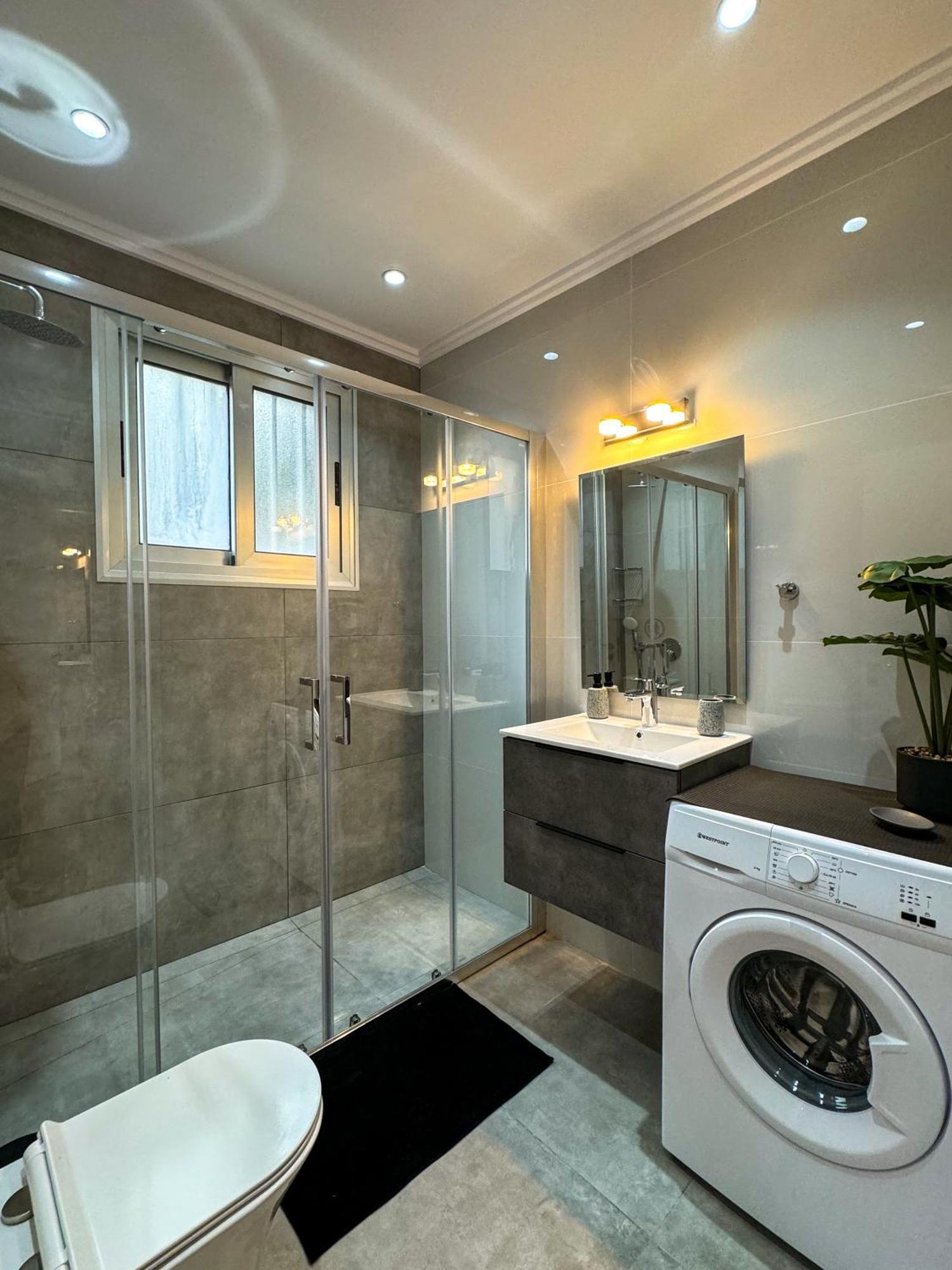 Modern 2Br Apartment With Pool, Veranda & Garden In Paphos 外观 照片
