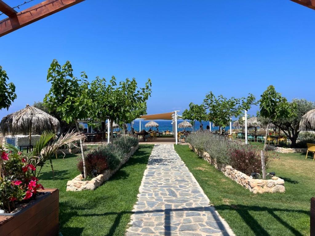 Modern 2Br Apartment With Pool, Veranda & Garden In Paphos 外观 照片